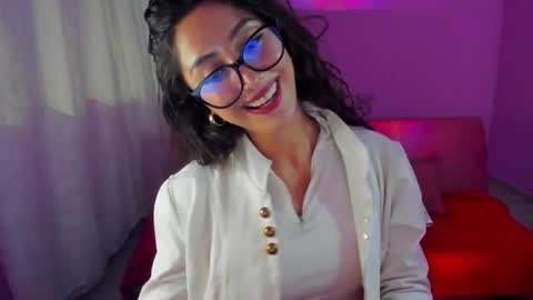 Kym Giraldo online show from October 2025 03:31:01 AM