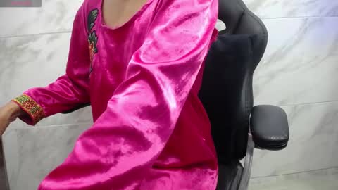 Kyra online show from March 2026 12:32:01 PM