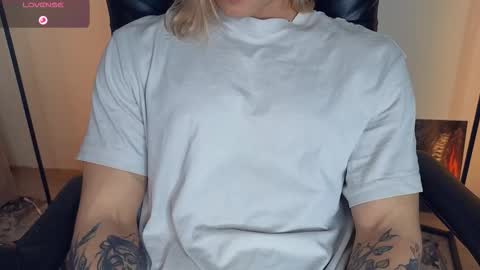 Snapshot of l_adonis_l chatting on November 2025 10:10:02 AM Adonis online show from November 2025 10:10:02 AM