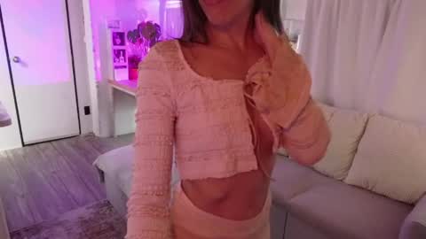 Snapshot of l_and_elle chatting on April 2026 06:35:01 PM Giselle online show from April 2026 06:35:01 PM