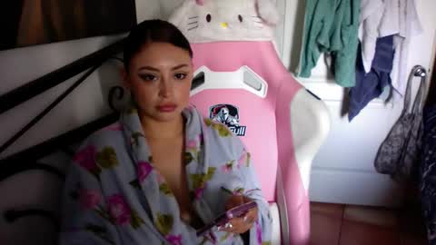 Snapshot of la_lechera_ chatting on January 2026 05:48:02 PM la_lechera_ online show from January 2026 05:48:02 PM