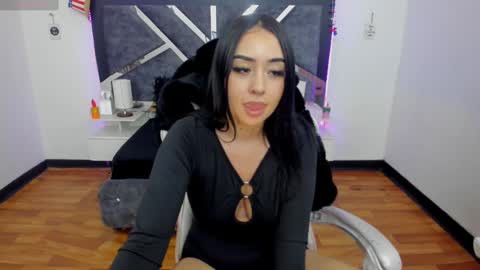  L A R A   online show from March 2025 10:38:02 PM