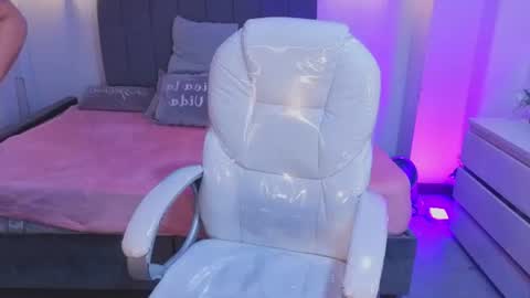  L A R A   online show from July 2026 07:31:01 PM
