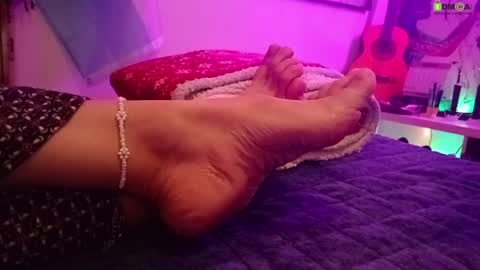 lachicadeldiablo online show from April 2026 09:30:01 PM