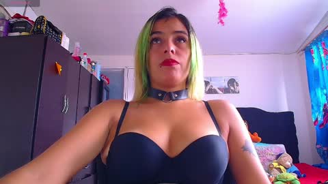 Snapshot of lacolombiana_bitch chatting on May 2026 08:17:02 PM Valentina online show from May 2026 08:17:02 PM