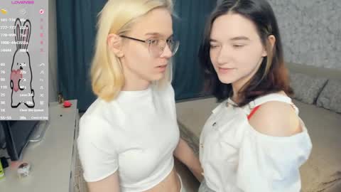Violet and Isabel online show from May 2026 07:30:02 PM