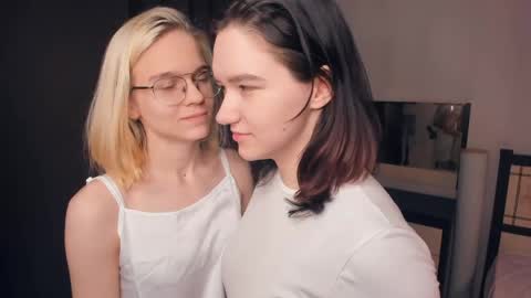 Violet and Isabel online show from May 2026 07:11:01 PM