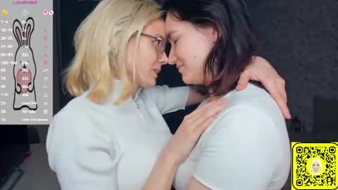 Violet and Isabel online show from June 2026 07:16:01 PM