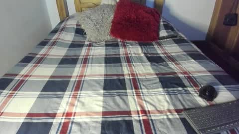 Akyra  online show from October 2025 12:05:02 PM