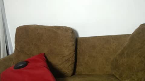 Mia online show from March 2026 06:25:01 PM