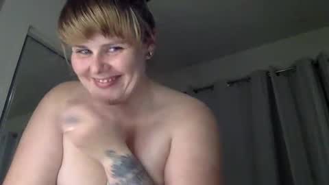 Snapshot of lady__j chatting on December 2024 12:22:01 PM Lady J online show from December 2024 12:22:01 PM