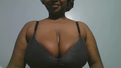 Snapshot of lady_dearra chatting on January 2026 03:43:02 AM lady_dearra online show from January 2026 03:43:02 AM