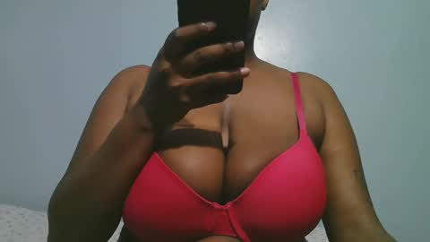 Snapshot of lady_dearra chatting on February 2026 03:03:02 AM lady_dearra online show from February 2026 03:03:02 AM