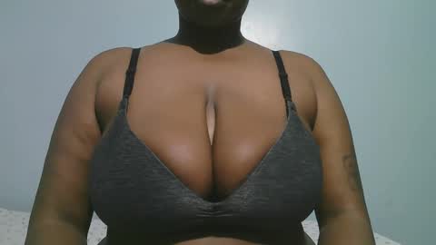 Snapshot of lady_dearra chatting on February 2026 03:07:01 AM lady_dearra online show from February 2026 03:07:01 AM