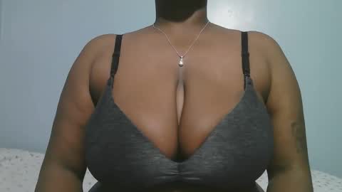 Snapshot of lady_dearra chatting on February 2026 03:04:02 AM lady_dearra online show from February 2026 03:04:02 AM
