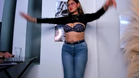 LADY  online show from November 2025 02:10:01 AM