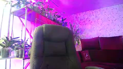 Lady Gloria online show from November 2025 06:59:01 AM