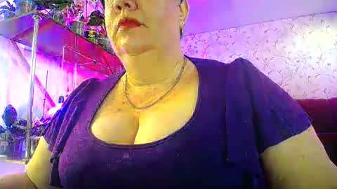 Snapshot of lady_gloria chatting on May 2026 06:08:01 AM Lady Gloria online show from May 2026 06:08:01 AM