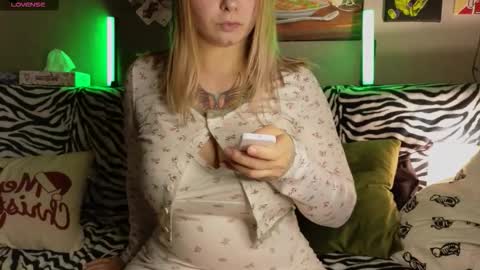 Snapshot of lady_lucky_love chatting on September 2025 11:33:02 AM KENDALL NATHANPVT IS OPEN online show from September 2025 11:33:02 AM