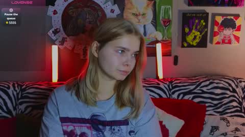 Snapshot of lady_lucky_love chatting on September 2025 06:33:01 PM KENDALL NATHANPVT IS OPEN online show from September 2025 06:33:01 PM
