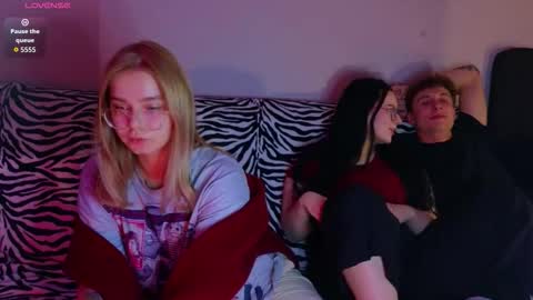 Snapshot of lady_lucky_love chatting on October 2025 04:27:01 PM KENDALL NATHANPVT IS OPEN online show from October 2025 04:27:01 PM