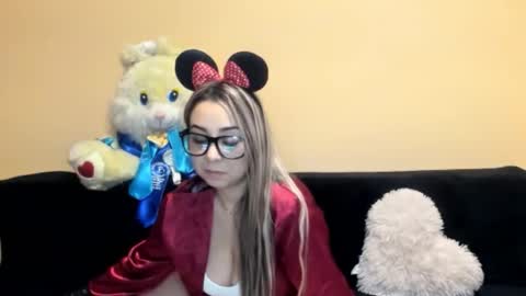 Snapshot of lady_lyanna chatting on November 2025 11:04:02 PM Lady Lyanna online show from November 2025 11:04:02 PM