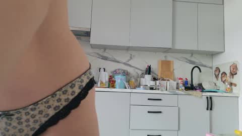 Sima Ladybigsmile online show from April 2026 06:29:02 AM