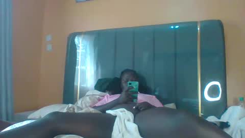 lindah32 online show from November 2025 06:13:02 AM