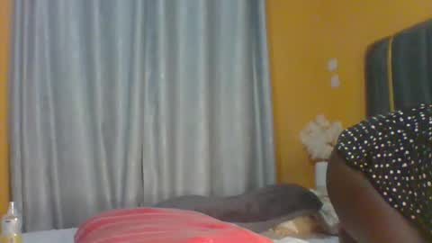 lindah32 online show from November 2025 10:53:02 PM