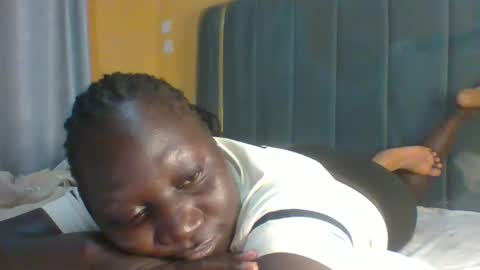 lindah32 online show from November 2025 11:40:02 PM