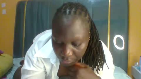 lindah32 online show from February 2026 09:15:02 PM