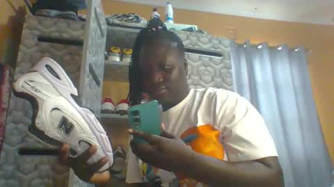 lindah32 online show from March 2026 12:22:01 PM