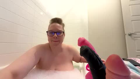 Snapshot of ladycherielynn chatting on April 2026 02:32:02 PM LadyCherieLynn online show from April 2026 02:32:02 PM