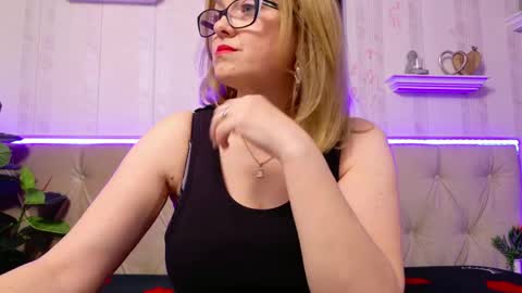 Snapshot of ladyjeen chatting on April 2026 12:42:02 PM Lady Jeen Back on Sunday 8th of December online show from April 2026 12:42:02 PM