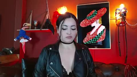 ladylunatikka online show from March 2026 10:40:01 PM