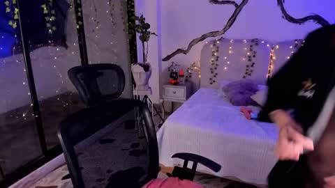 Lady  online show from October 2025 05:08:01 AM