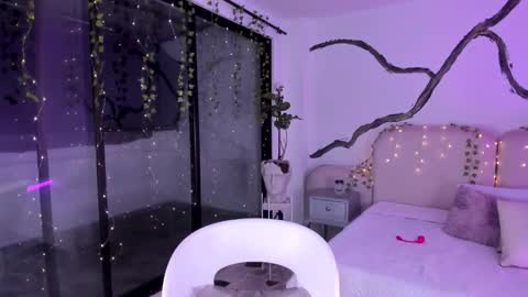 Lady  online show from November 2025 05:19:01 AM