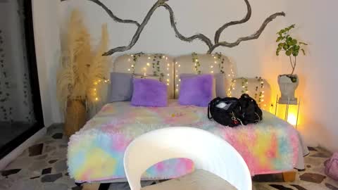 Lady  online show from December 2025 03:11:01 AM