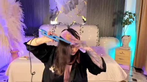 Lady  online show from April 2026 05:11:01 AM