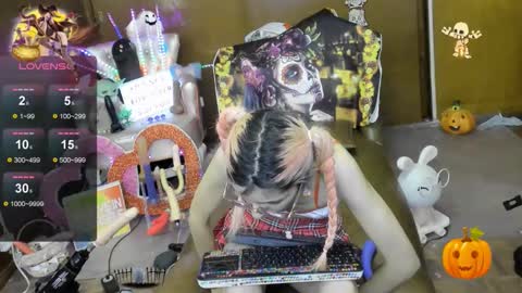 Skinnygirl online show from November 2025 08:00:01 PM