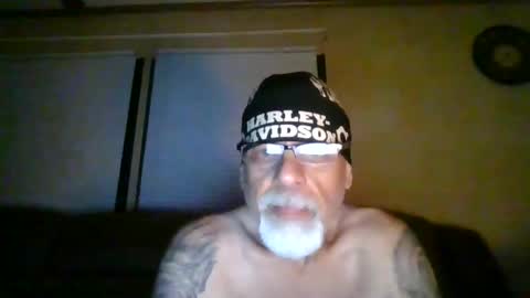 Snapshot of laidbackluxury chatting on May 2026 08:00:01 AM laidbackluxury online show from May 2026 08:00:01 AM