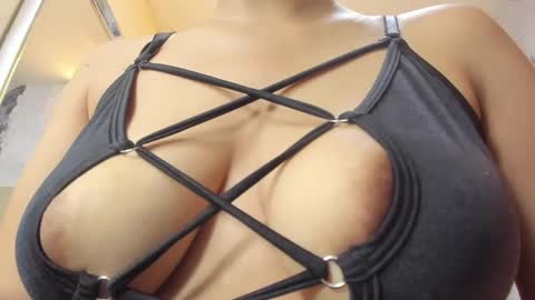 Snapshot of lailamorfy chatting on November 2025 12:27:02 PM online show from November 2025 12:27:02 PM