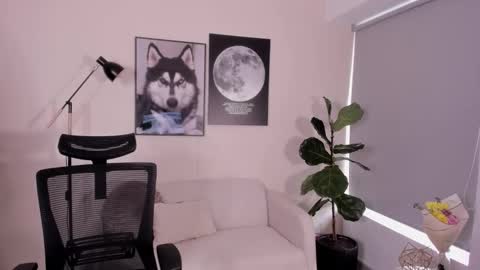 Laira online show from November 2025 09:40:01 PM