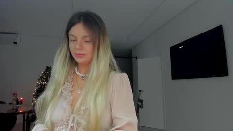 Lallie  online show from December 2025 03:19:02 PM