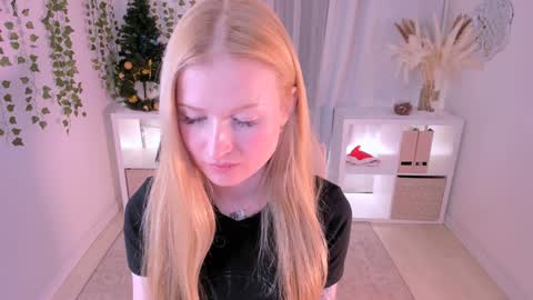 Laly online show from January 2025 07:39:01 PM