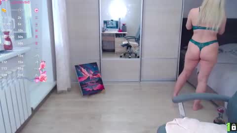 Lana online show from November 2025 07:40:01 AM