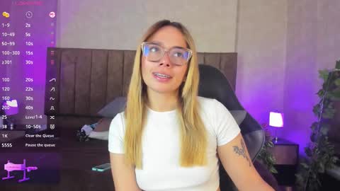 Lana online show from October 2025 03:54:02 AM