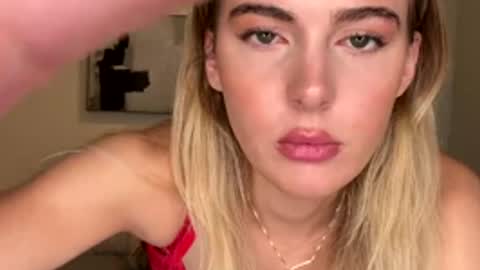 Lana online show from December 2025 08:06:02 PM