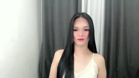lanawyatt_ online show from September 2025 12:21:01 PM
