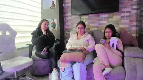 lanna_as online show from February 2026 02:02:02 PM